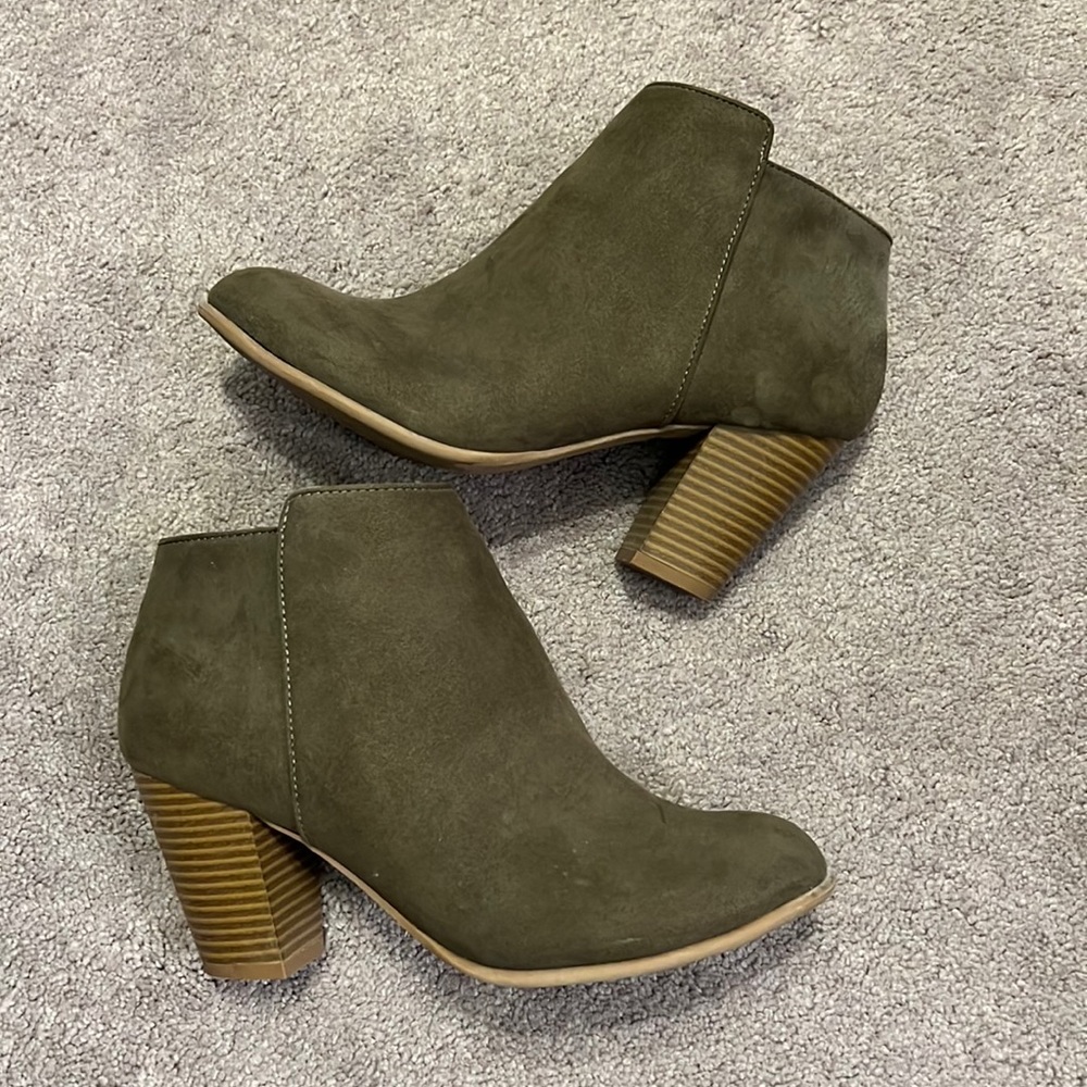 Old Navy Heeled Booty - Women’s Size 8